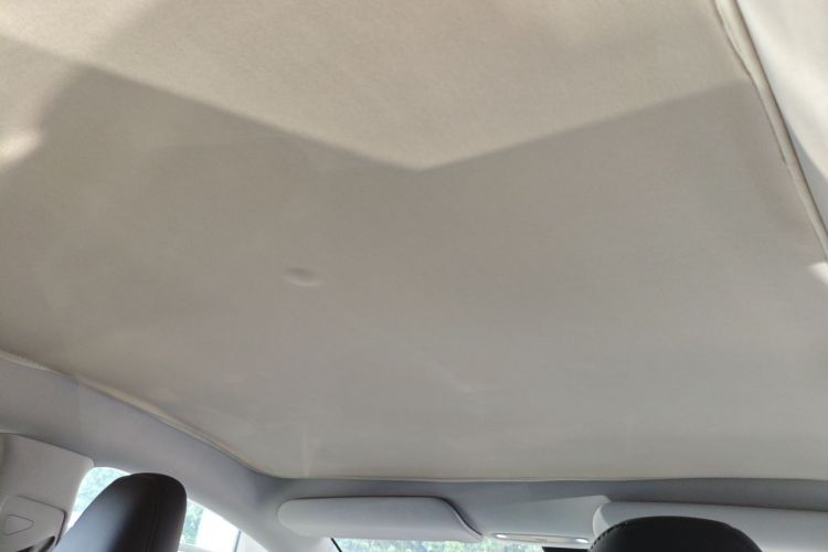 Tesla Model Y 2025 car image #25