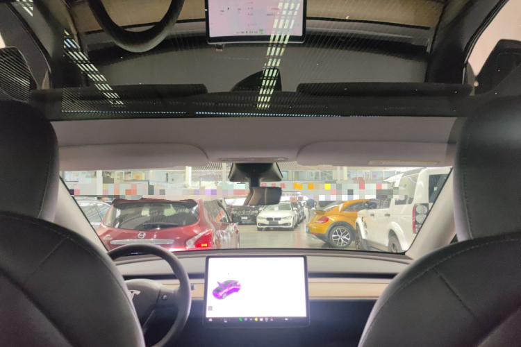Tesla Model Y 2023 car image #25