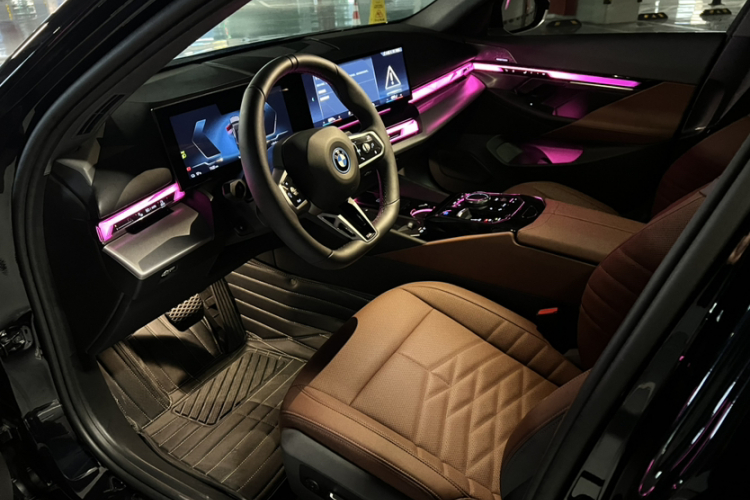 BMW i5 2025 car image #25