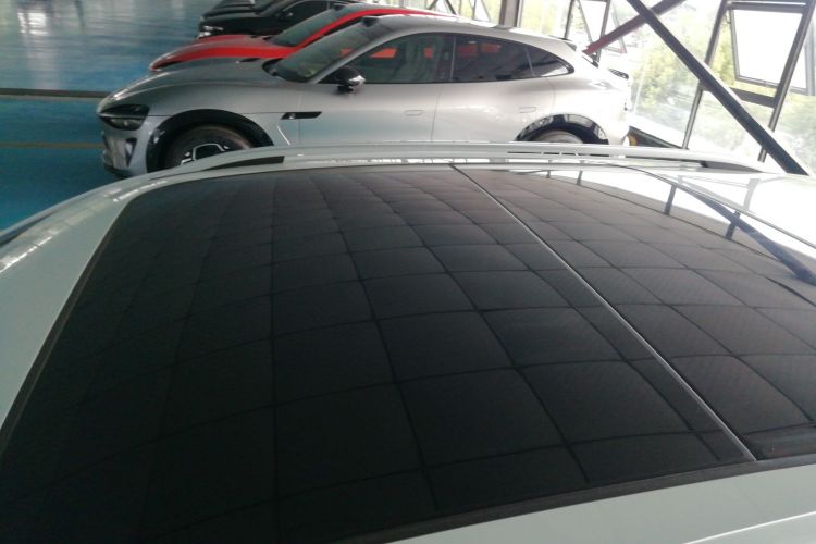 Volkswagen T-Roc 2023 car image #25