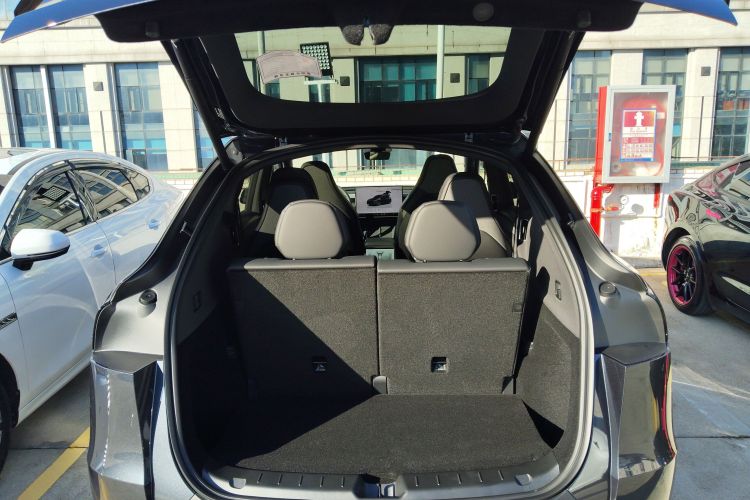 特斯拉 Model Y L 2025 汽车图片 #25