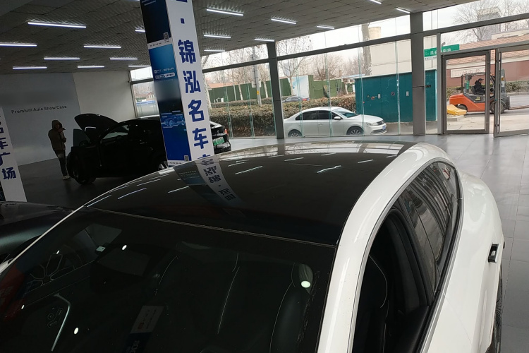 Avatr 11 2024 car image #25