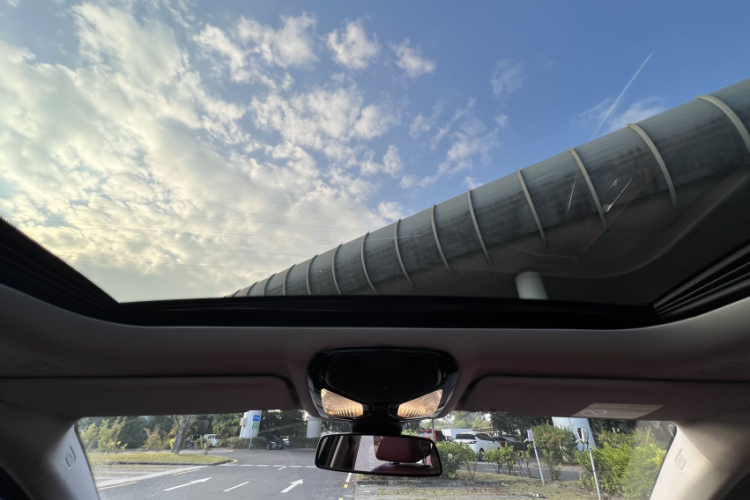 BMW i3 2022 car image #25