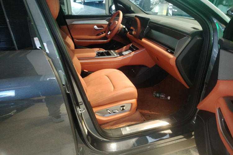 BYD Tang L 2025 صورة سيارة #25