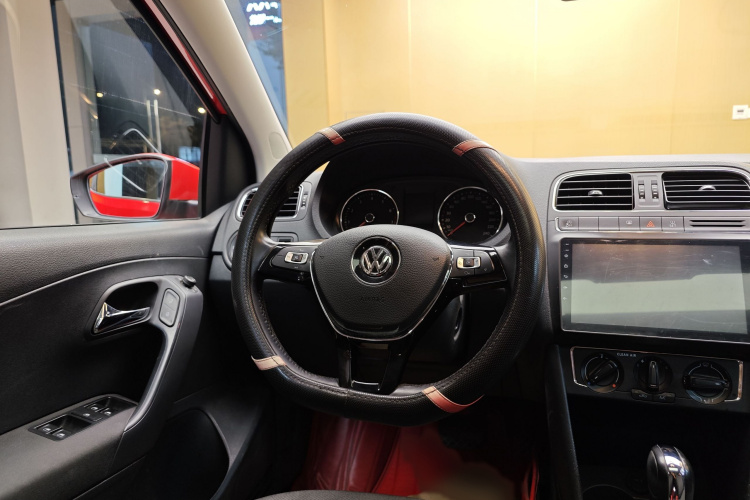 Polo 2018 car image #25