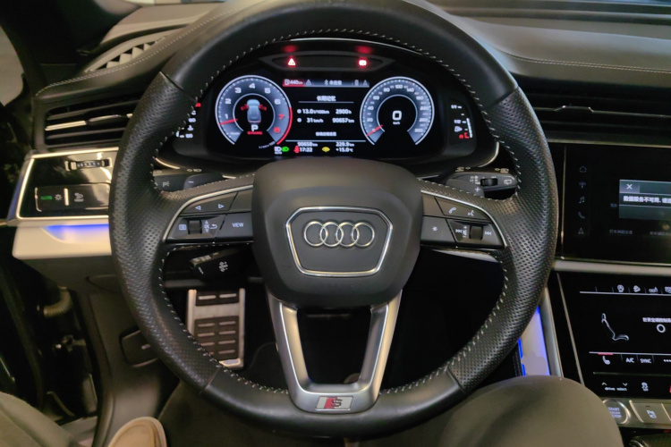 Audi Q8 2019 car image #25