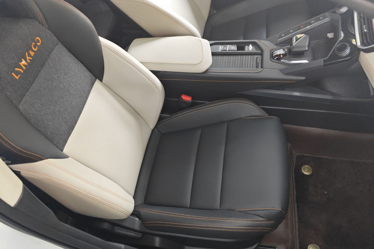 Lynk & Co 06 EM-P 2025 car image #25
