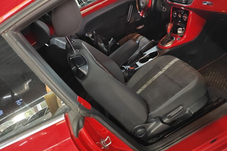 Volkswagen Beetle 2018 immagine di auto #25