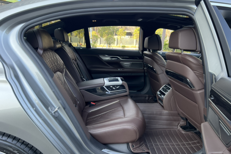 BMW 7 Series 2020 immagine di auto #25