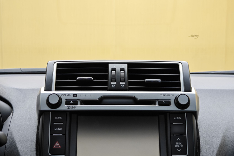 Toyota Land Cruiser Prado 2017 car image #25