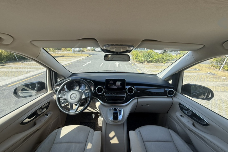 Mercedes-Benz V Class 2018 #25 Mercedes-Benz V Class 2018 car image #25