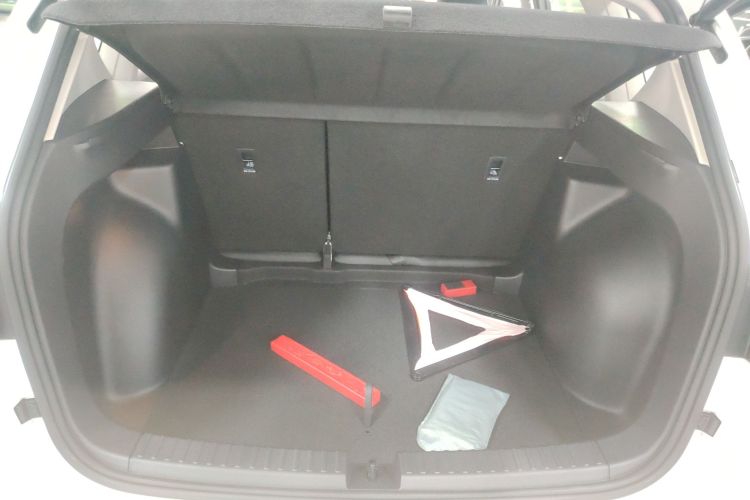 VS5 2025 car image #25