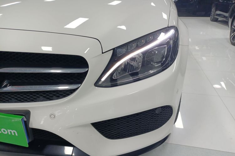 Mercedes-Benz C Class 2018 car image #25