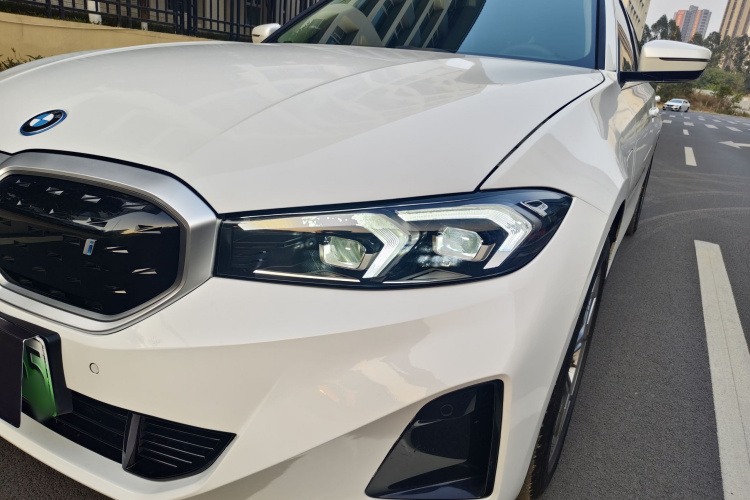 BMW i3 2024 car image #25