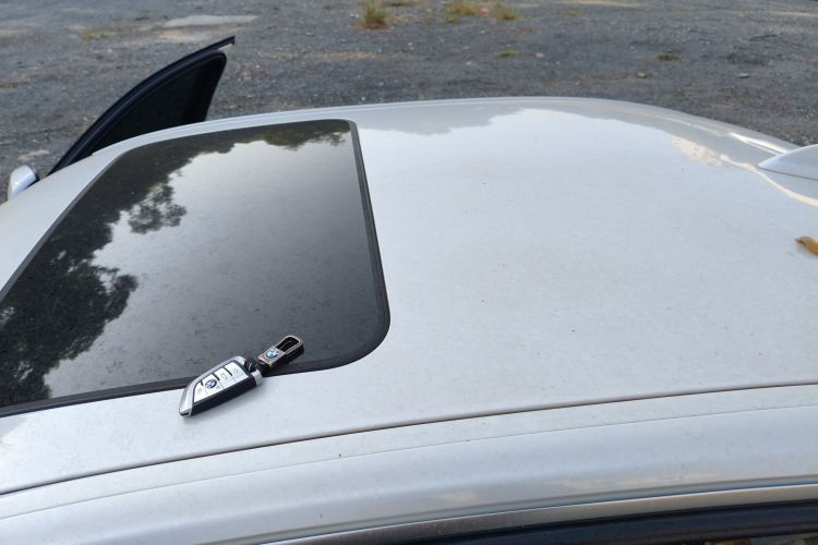 BMW 3 Series 2018 immagine di auto #25