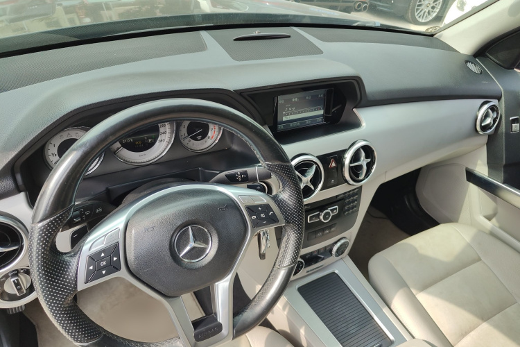 Mercedes-Benz GLK Class 2015 car image #25