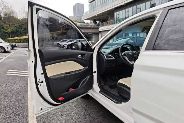 Changan Alsvin V7 2016 car image #25