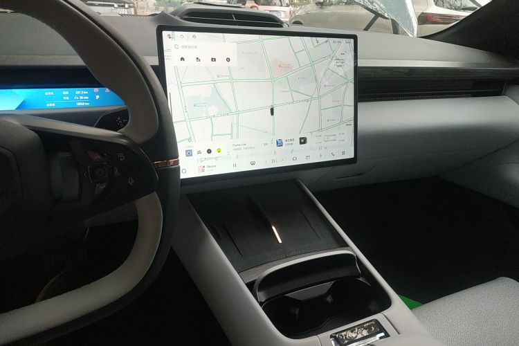 Lynk & Co 2025 car image #25
