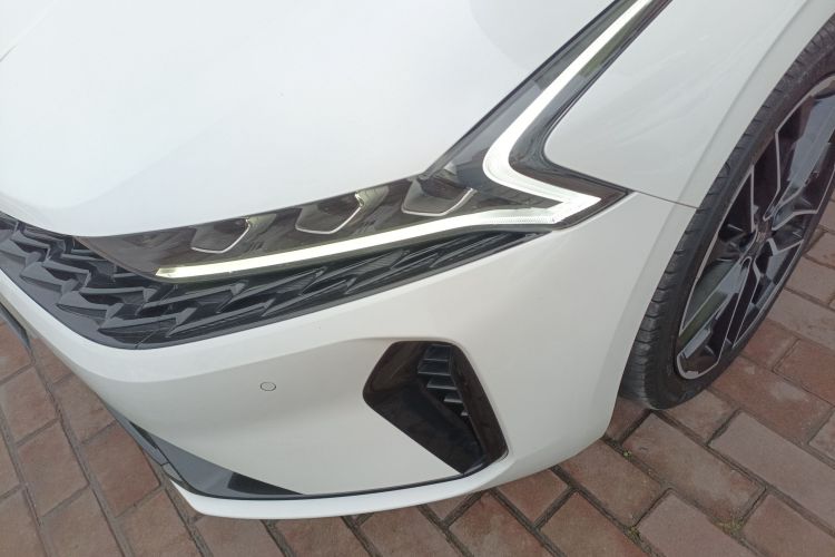 Kia K5 2020 car image #25