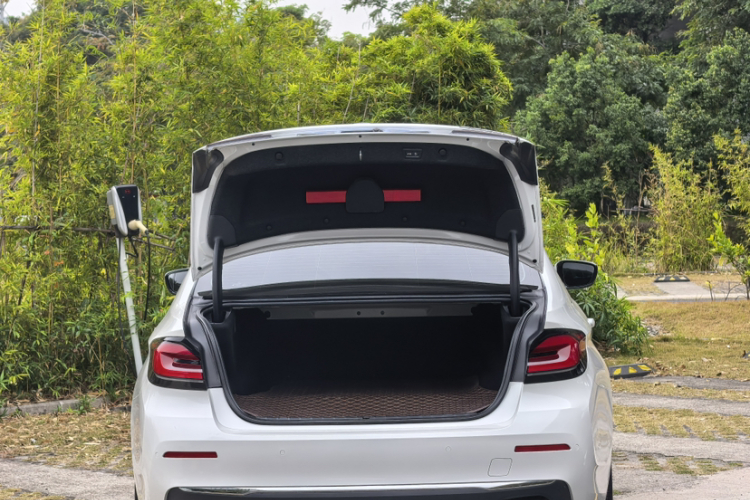 BMW 5 Series New Energy 2021 car image #25