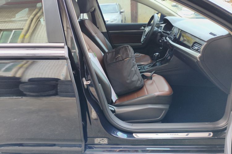 Volkswagen Lavida 2019 car image #25
