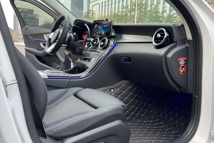 Mercedes-Benz C Class 2020 car image #25
