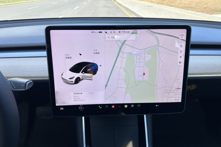 Tesla Model 3 2020 car image #25