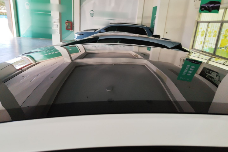 Tesla Model Y 2025 car image #25