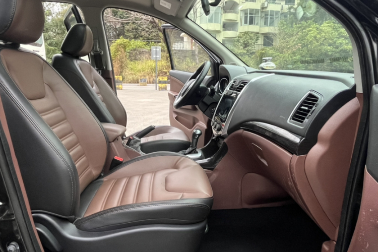 Forthing SX6 2017 car image #25