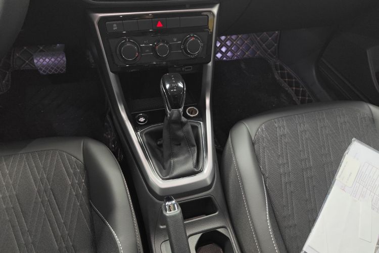 Volkswagen T-Cross 2022 car image #25