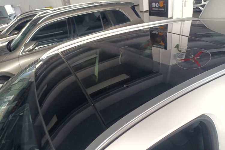 Mercedes-Benz GLA Class 2023 immagine di auto #25