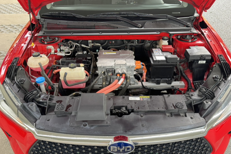 BYD e2 2019 immagine di auto #25