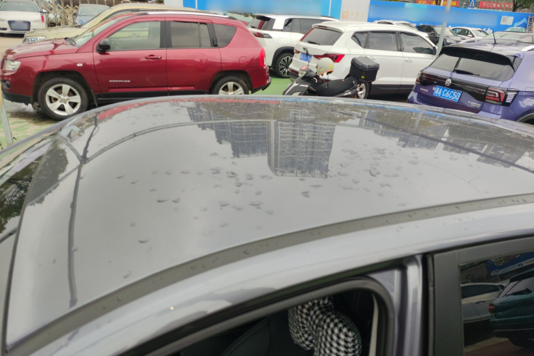 哪吒汽车 哪吒V 2023 汽车图片 #25