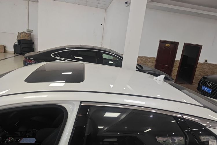 Kia K5 2025 car image #25