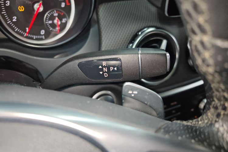 Mercedes-Benz GLA Class 2020 car image #25