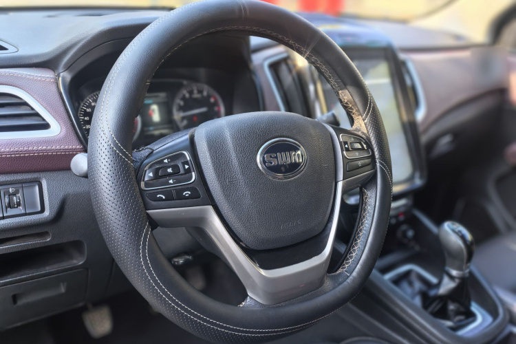 SWM斯威汽车 SWM斯威X7 2017 汽车图片 #25