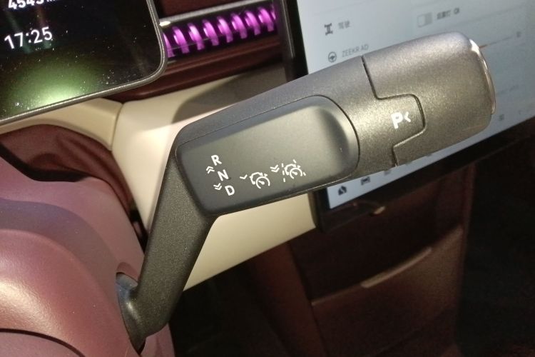 极氪 极氪X 2024 汽车图片 #25