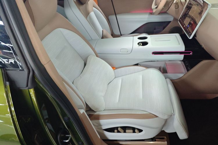 Avatr 07 2024 immagine di auto #25