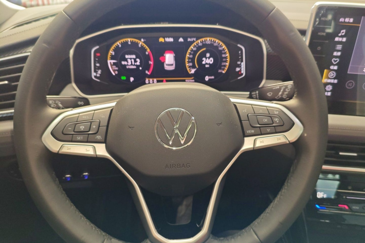 Volkswagen Tayron 2023 immagine di auto #25