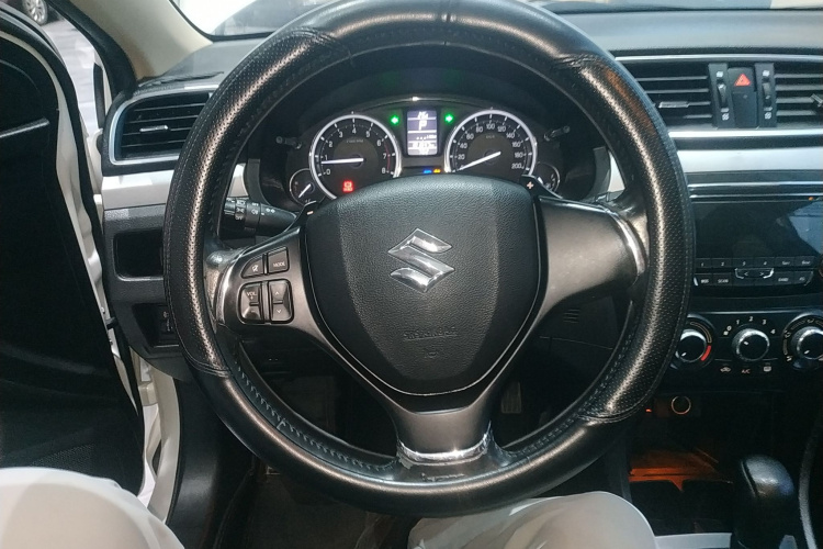 Suzuki Ciaz 2017 изображение автомобиля #25