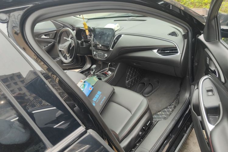 Chevrolet Malibu XL 2022 immagine di auto #25