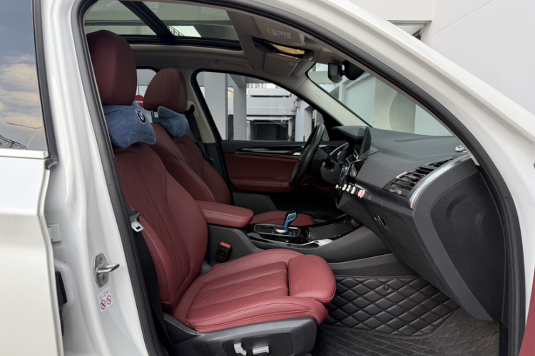 BMW iX3 2023 immagine di auto #25