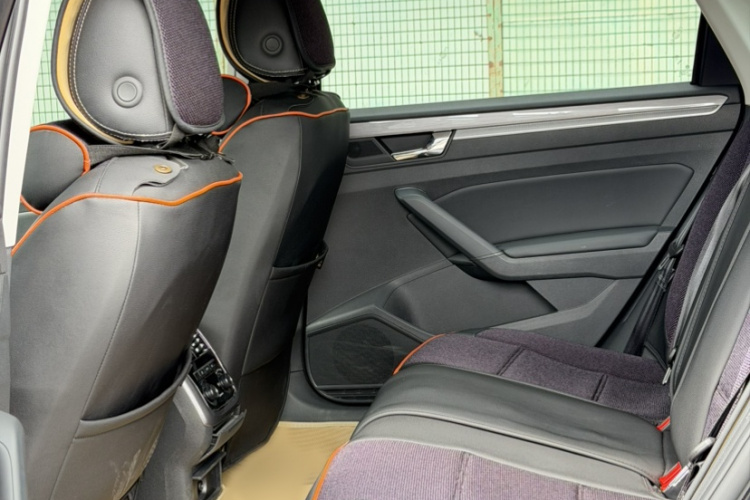Volkswagen Passat 2018 car image #25