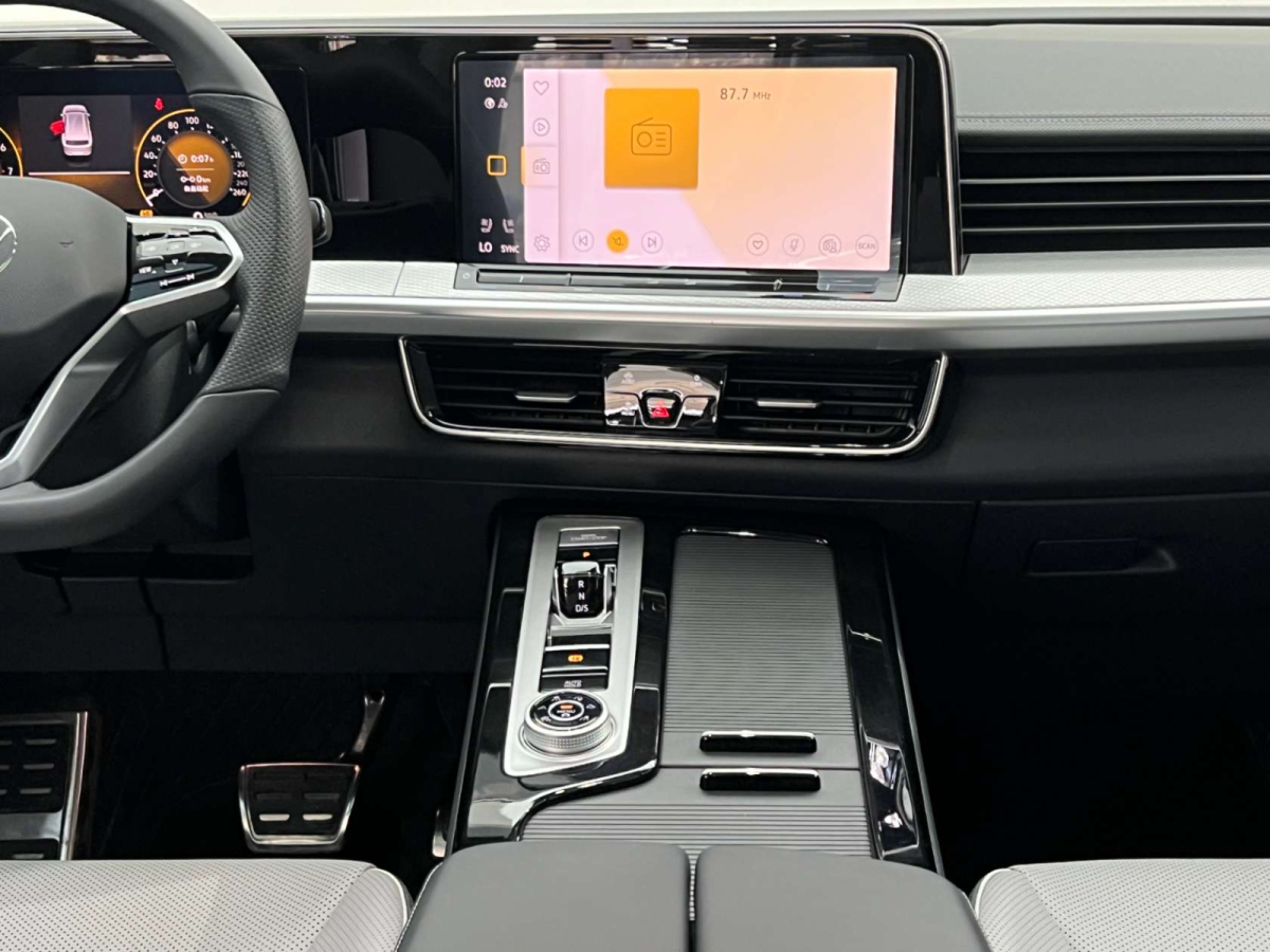 Volkswagen Tavendor 2023 car image #25