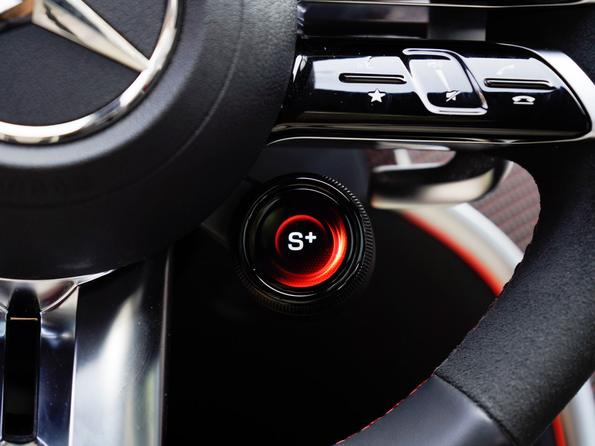 Mercedes-Benz C AMG New Energy 2025 изображение автомобиля #25