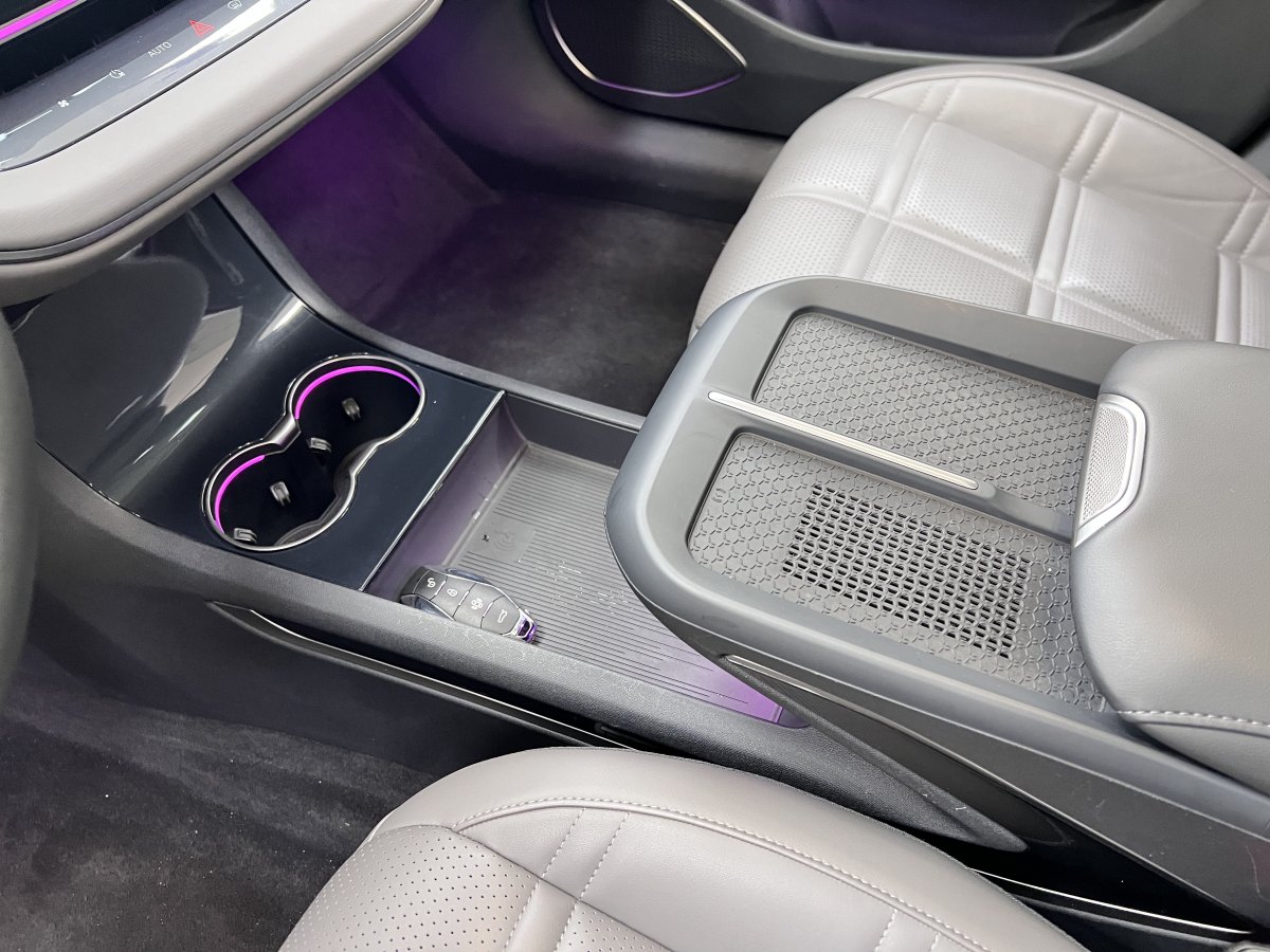 HongQi EH7 2024 #25 HongQi EH7 2024 car image #25