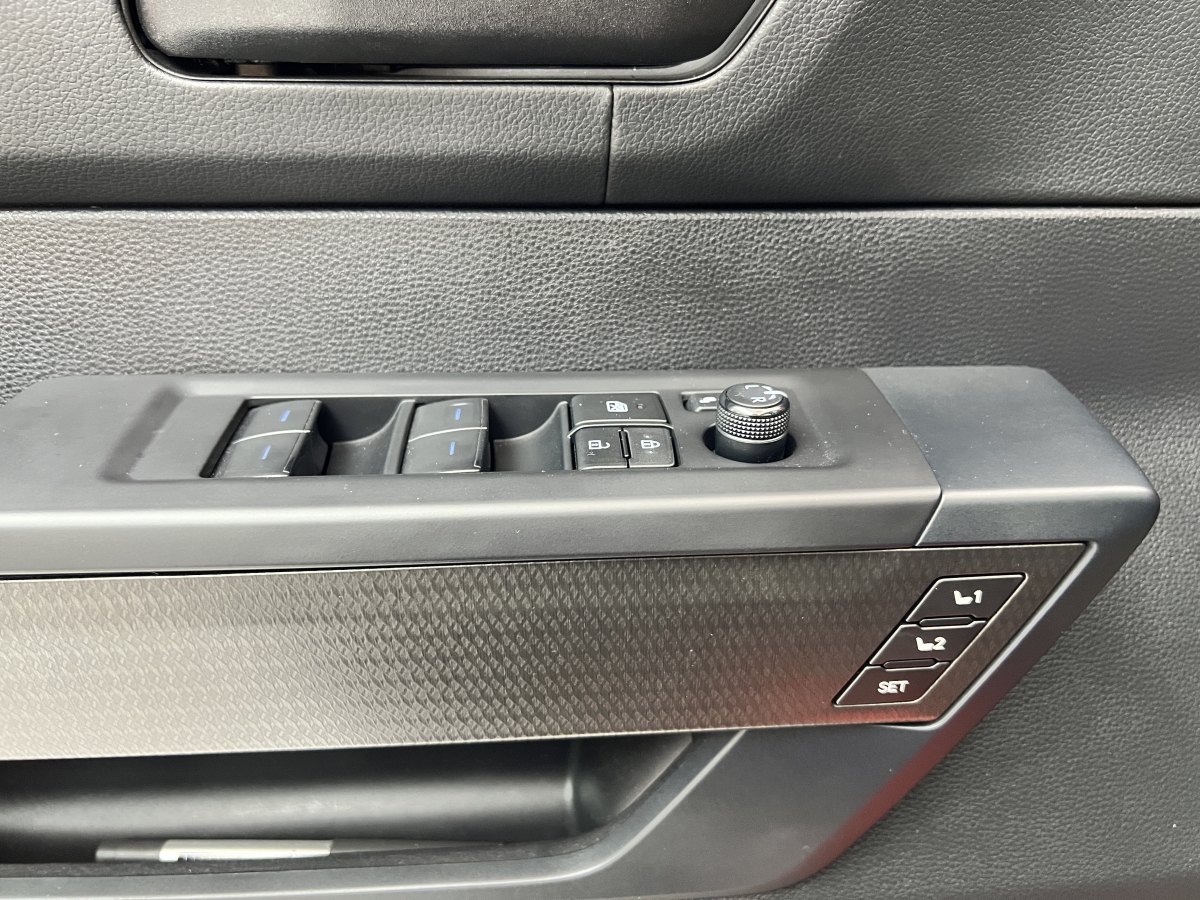 Toyota Sequoia 2024 #25 Toyota Sequoia 2024 imagen de coche #25