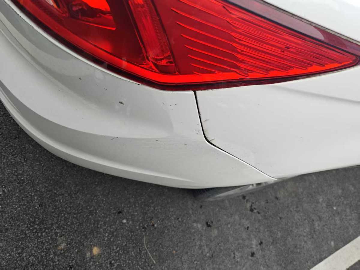 Ford Escort 2015 car image #25