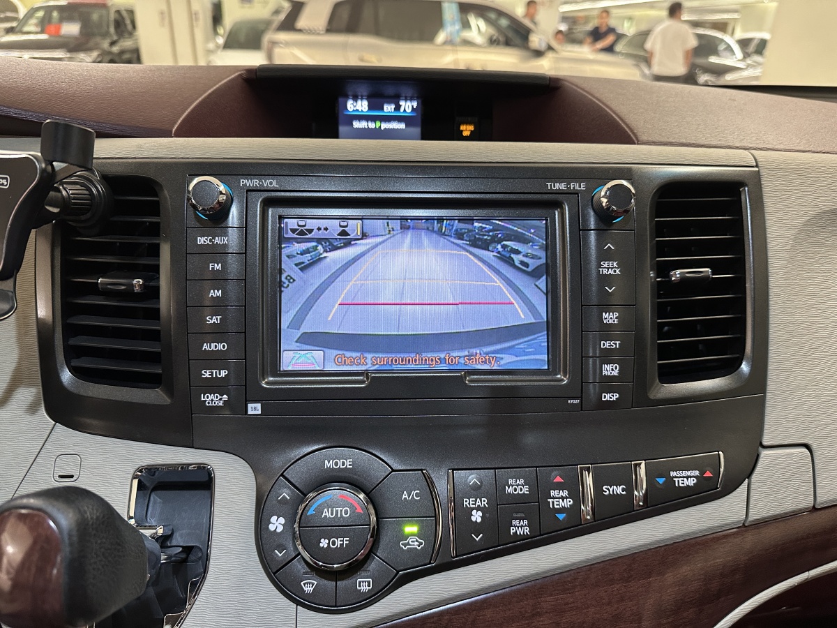 Toyota SIENNA 2014 car image #25