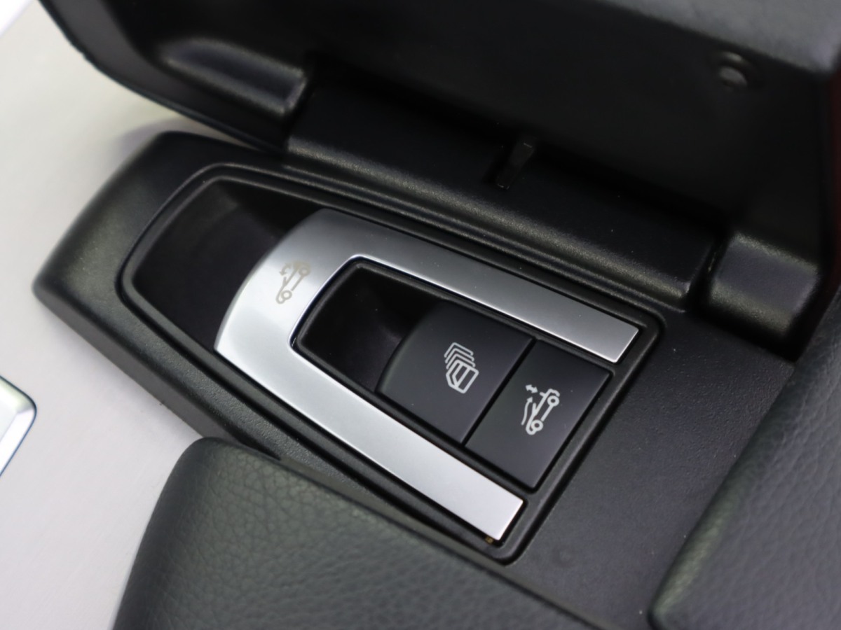 Mercedes-Benz SL Class 2019 car image #25